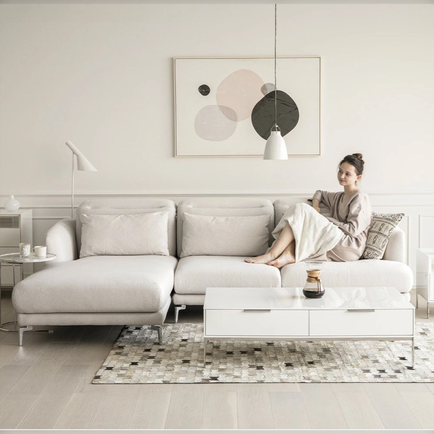 Noa Sectional Sofa Right Chaise - White