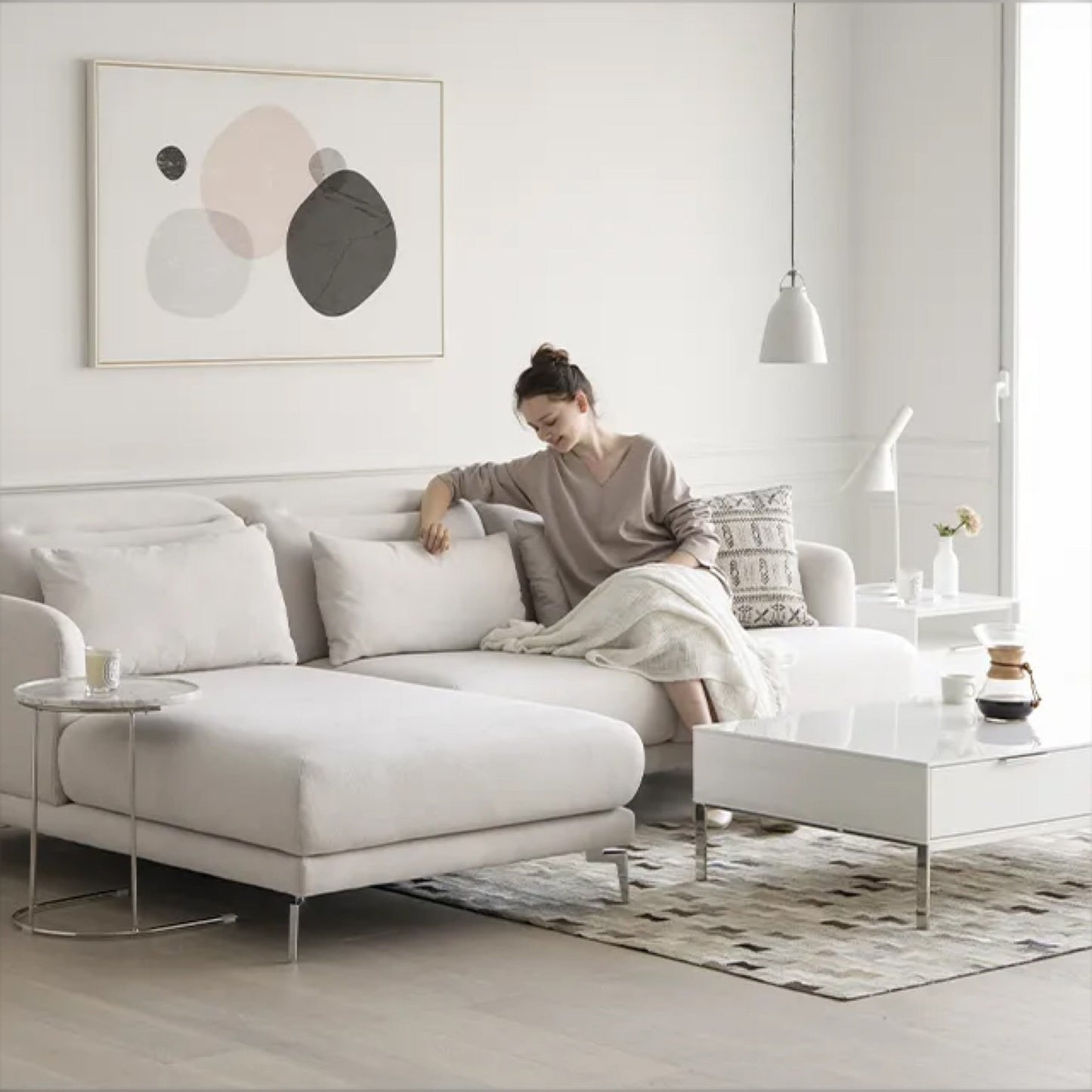 Noa Sectional Sofa Right Chaise - White
